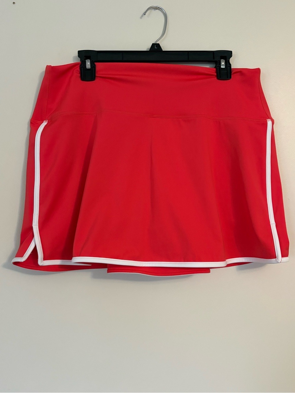NWT DSG Coral Red Skort with White Piping - XL